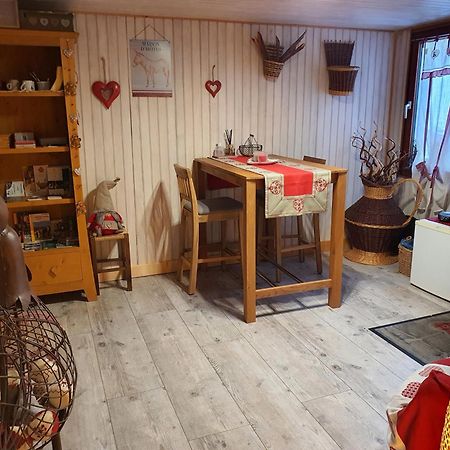 La Ferme De La-Haut B&B Le Haut-du-Them Eksteriør bilde