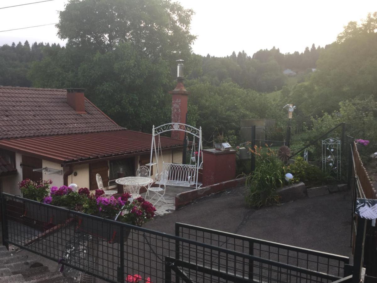 La Ferme De La-Haut B&B Le Haut-du-Them Eksteriør bilde
